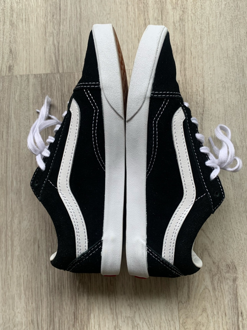 Vans Old Skool Black and White sueded Low-Top sneakers - Picture 5 of 12